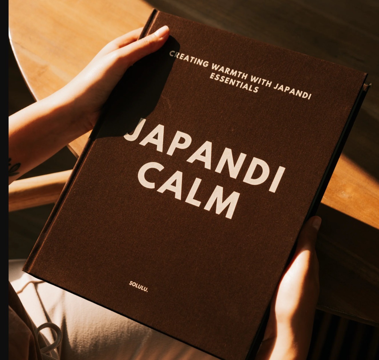 Japandi Calm coffeetable storage book in hands
