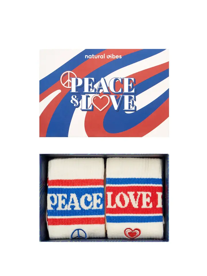 Peace sokken cadeau – biologisch, sportief en betekenisvol. 2-pack in giftbox, met boomdonatie en prachtig verpakt door Fancy the Pancy