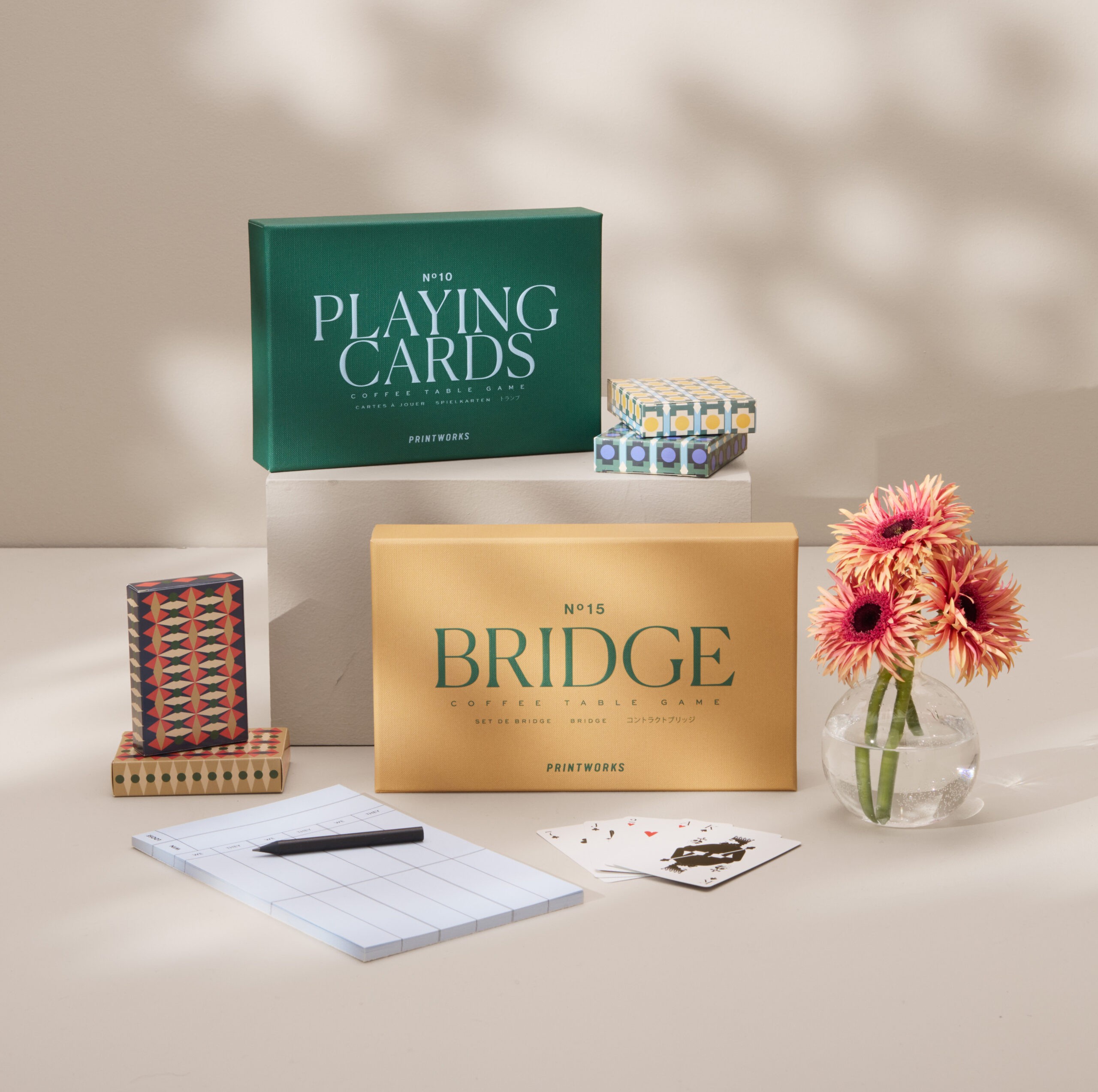 Bridge set with minimalist design and colorful details – gift-ready edition