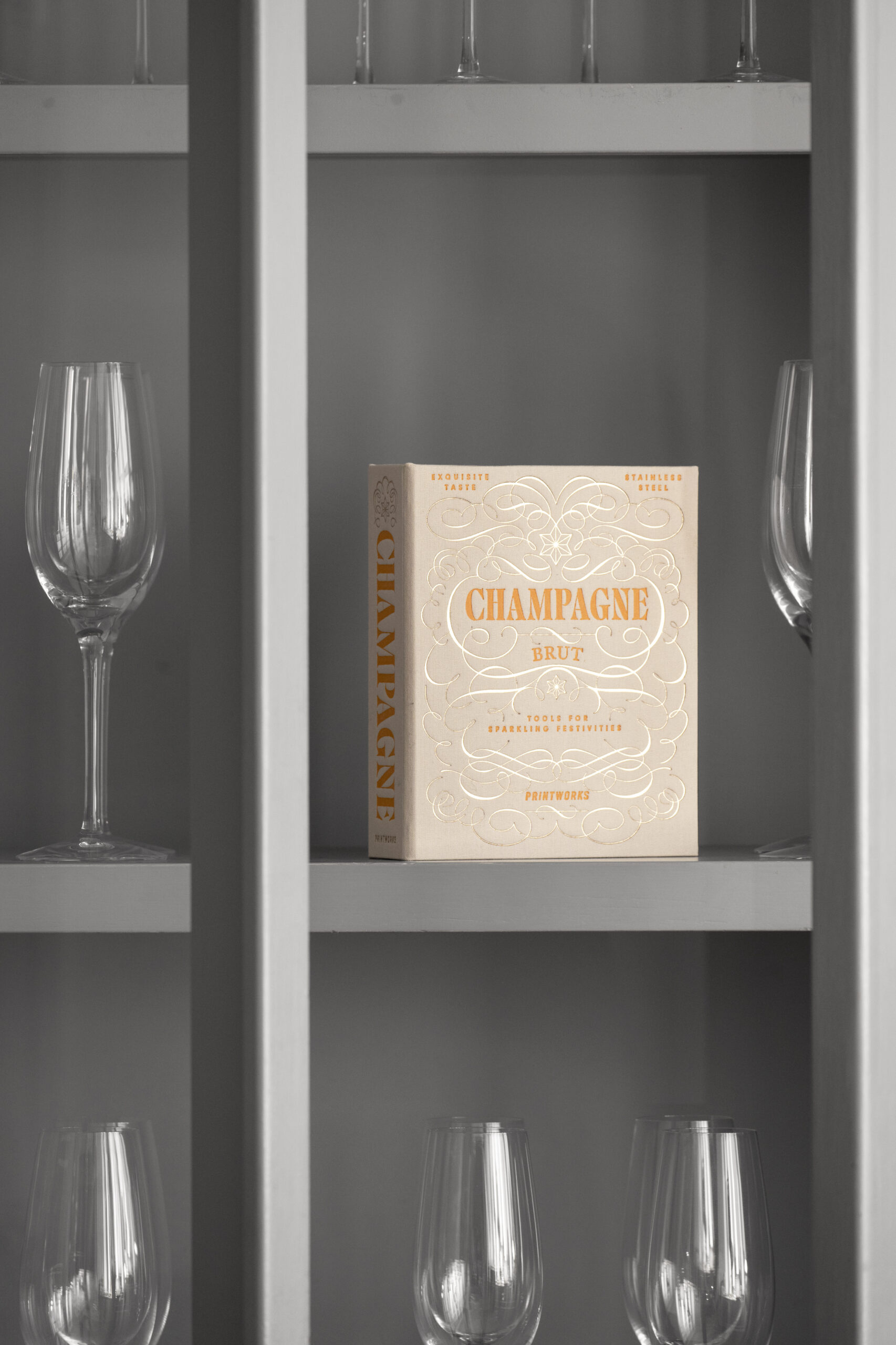 Champagne gift set in beige and orange book-style box with stainless steel opener and stopper – stylish gift