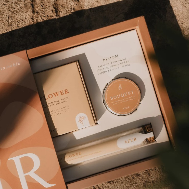 bloom gift set from Azur in sand