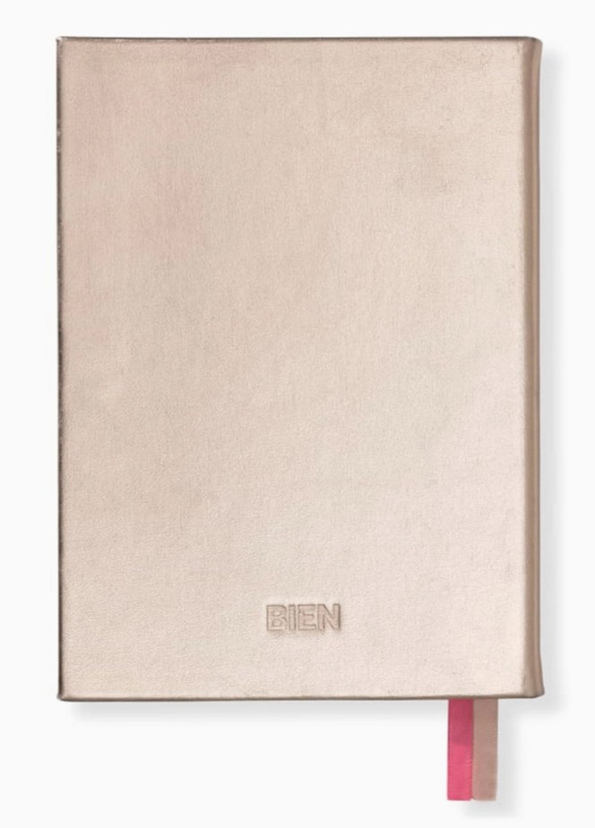 notebook feminine backside