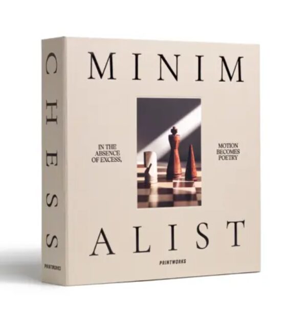 Printworks Chess Wood — houten schaakspel in beige koffietafeldoos met minimalistisch design.