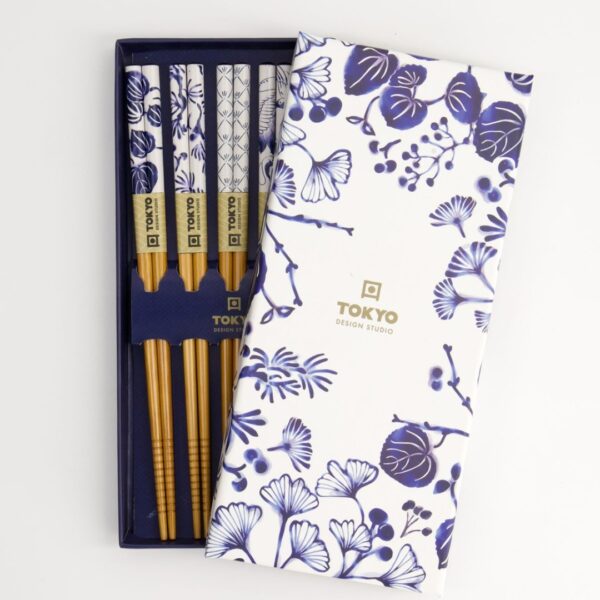 Japanse stokjes met vijf botanische Flora Japonica ontwerpen in luxe cadeauverpakking.