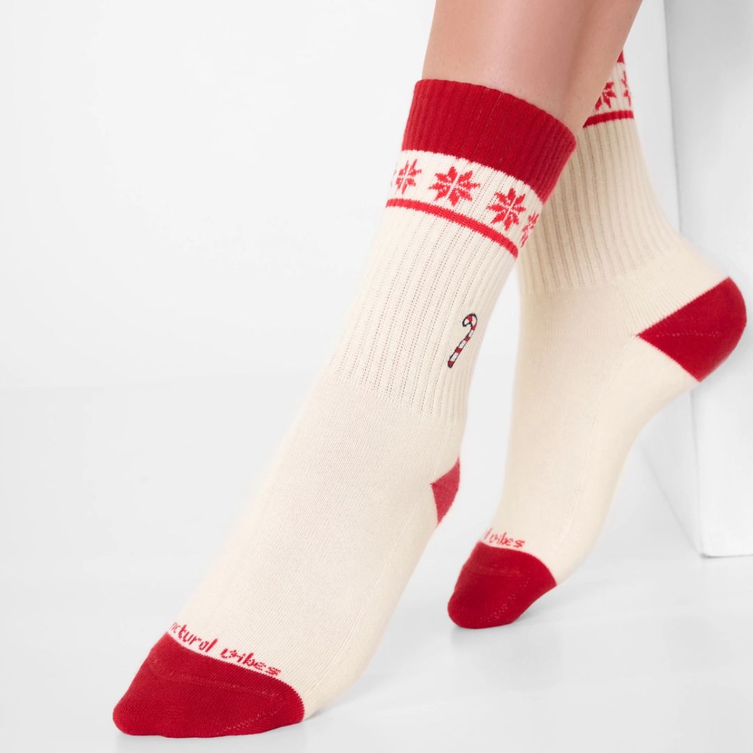 Organic Christmas socks in a festive 2-pack. GOTS-certified, soft, sustainable and beautifully gift-ready for the holiday season.