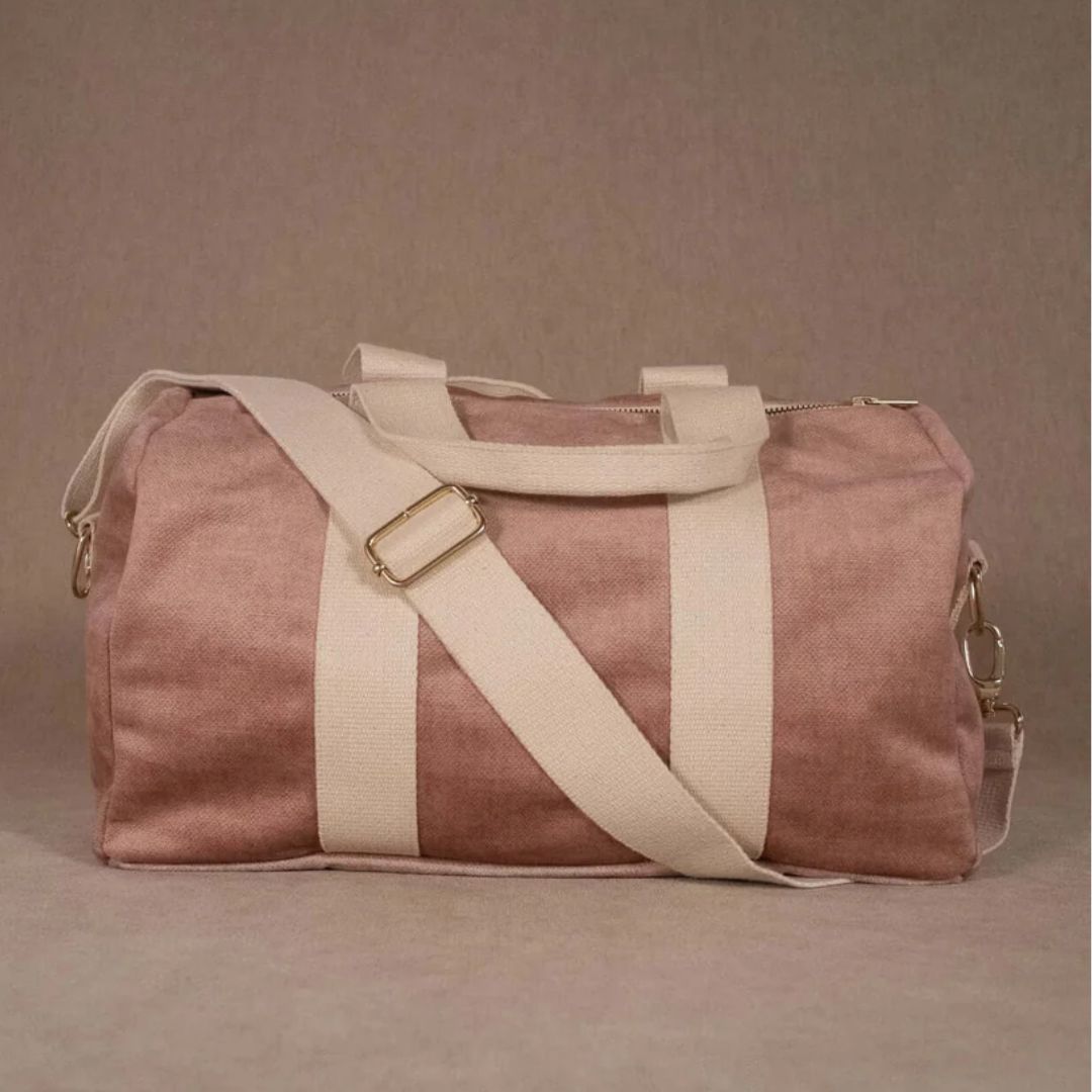 Elegant 24h weekend bag with soft cotton finish backside