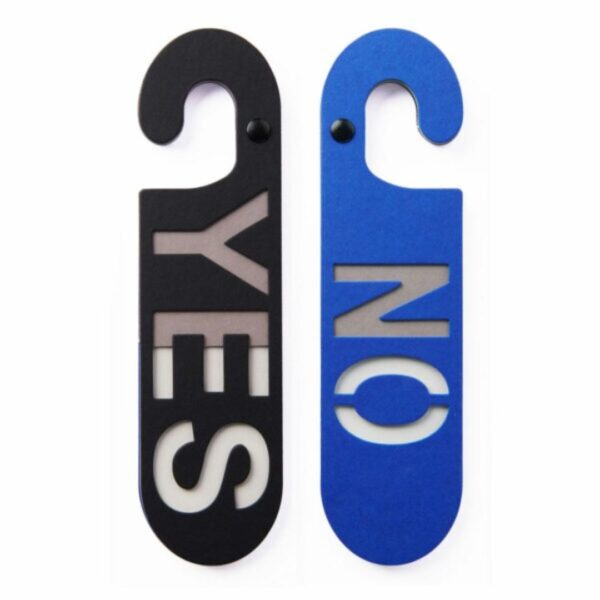 Moderne zwart blauwe YES NO deurhanger van duurzaam karton