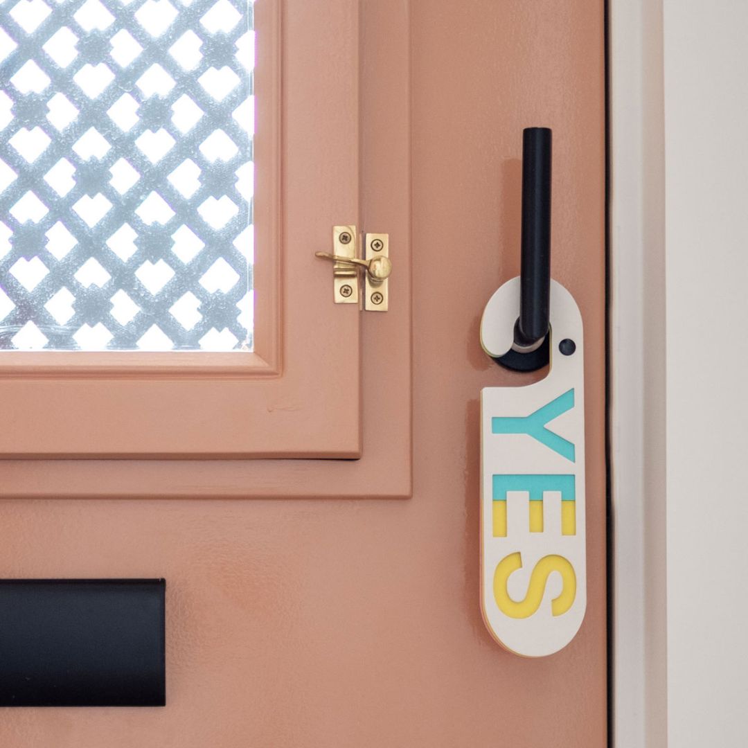 Pink and white YES NO colorful door hanger made of sustainable cardboard
