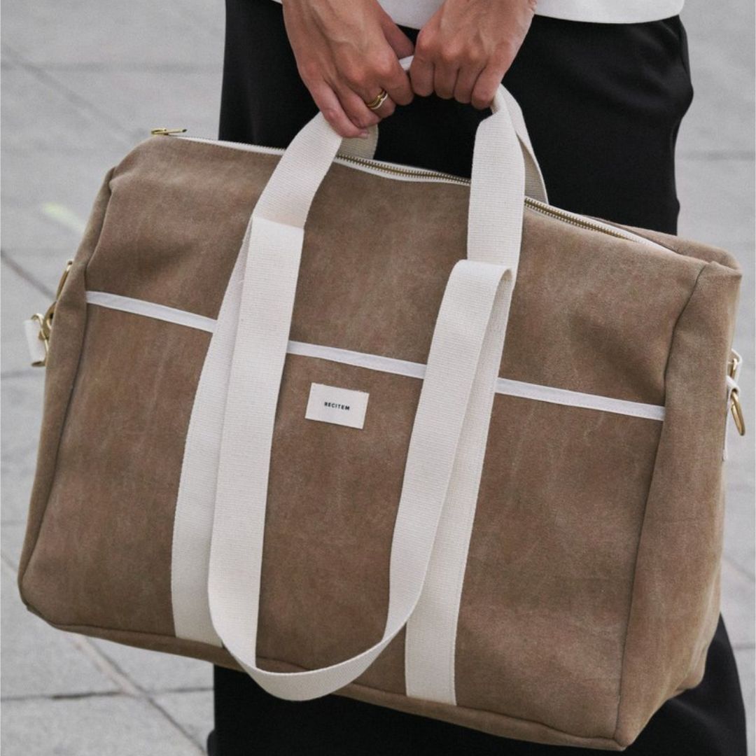 Canvas weekend bag with leather look in aged cotton with adjustable strap and exterior pockets