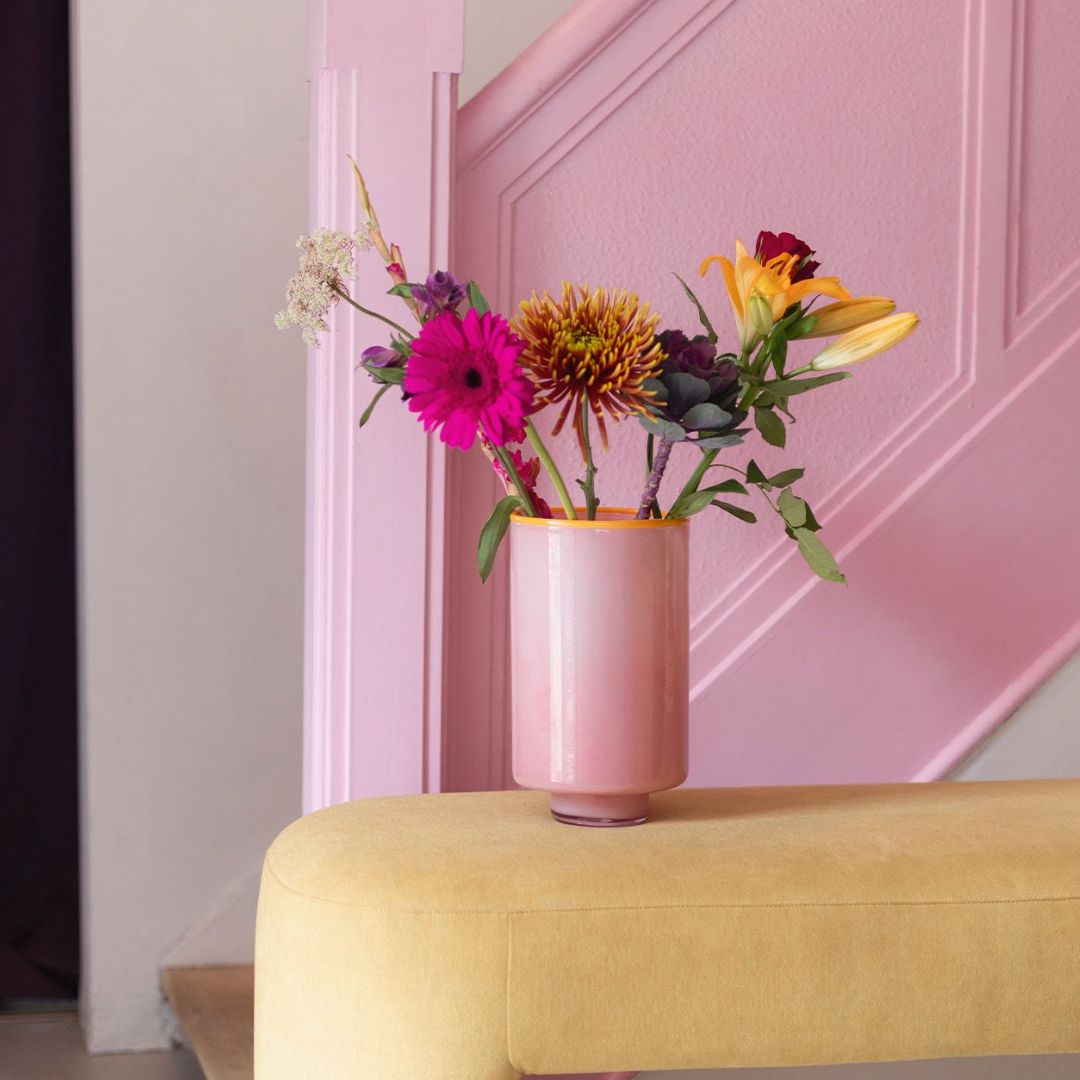 cadeau ideeën lente buiten tafel met lamp en glazen