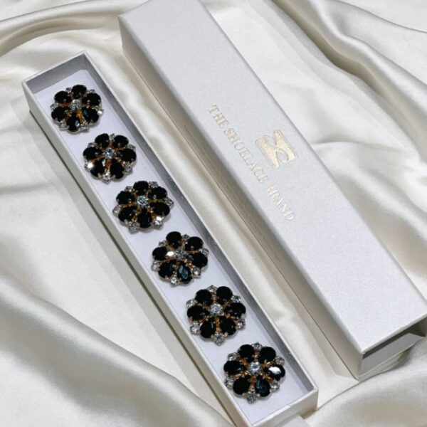 zwart witte bloemen button charms met gouden details van Fancy the Pancy