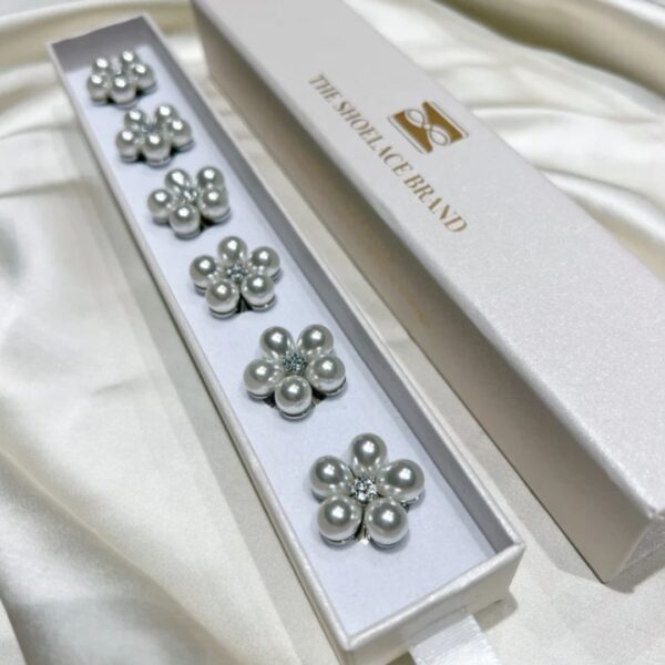 parel bloemen button charms met zilveren details van Fancy the Pancy
