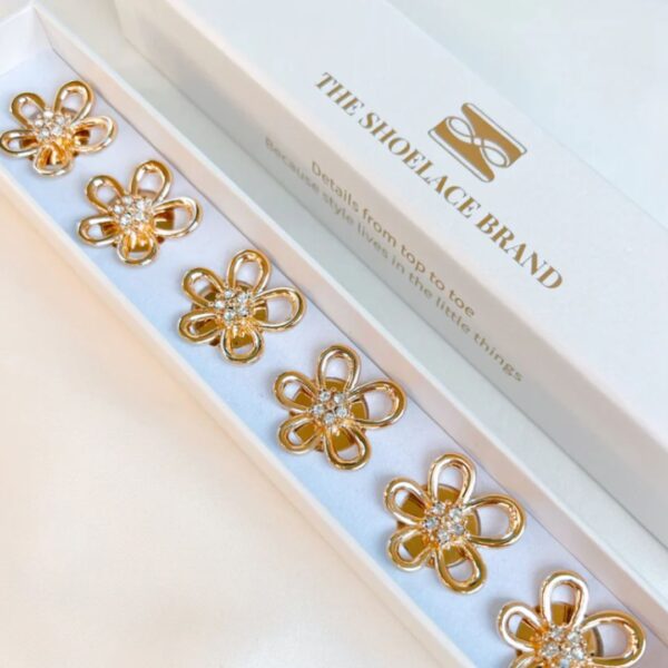gouden bloemen button charms met kristal details van Fancy the Pancy